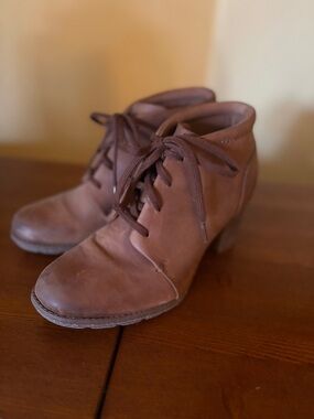 Clarks Women's Brown Leather Lace-Up Ankle Boots